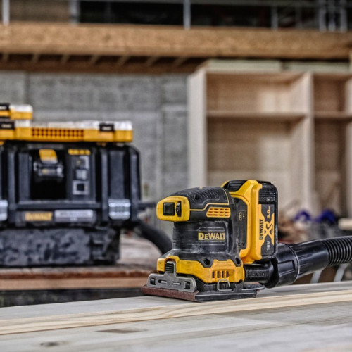 Акумуляторна вібраційна шліфмашина DeWALT DCW200NT (18 В, без АКБ, 115х108 мм)